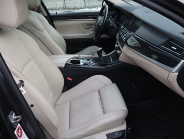 BMW Seria 5 F10-F11 Limuzyna 530d 245KM 2010 BMW 5 530d, 241 KM, Skóra, Navi, Xenon, Bi-Xenon, zdjęcie 8