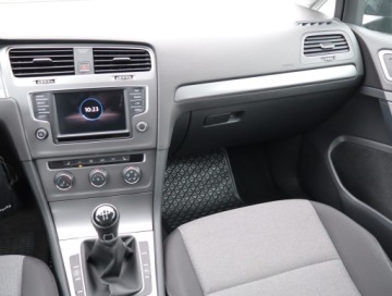 Volkswagen Golf VII Variant 1.6 TDI BlueMotion  110KM 2016 VW Golf 1.6 TDI, Navi, Klima, Tempomat, zdjęcie 7