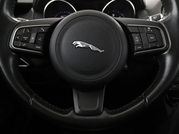 Jaguar XE Sedan 2.0 i4 180KM 2015 Jaguar XE 20d Pure Automat Klimatronik Nawigacja, zdjęcie 20