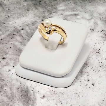 Piękny złoty pierścionek z brylantem i perłą perła próba 585 r. 14 nr 0566