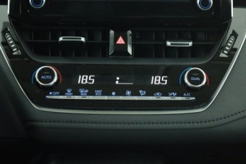 Toyota Corolla XII Sedan 1.8 Hybrid 122KM 2022 Toyota Corolla 1.8 Hybrid, Salon Polska, zdjęcie 9