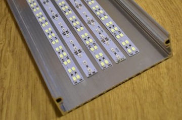 Алюминиевый профиль 120 x 30 идеально подходит для лампы
