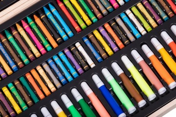 ХУДОЖЕСТВЕННЫЙ НАБОР ДЛЯ РИСОВАНИЯ, МЕЛКИ 180, ЧЕМОДАН