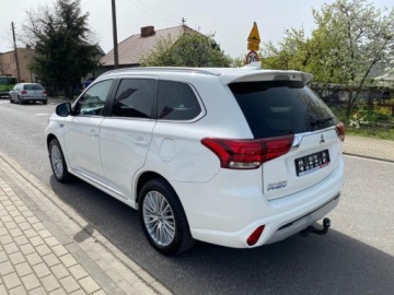 Mitsubishi Outlander III SUV PHEV Facelifting 2020 2.4 PHEV 224KM 2021 Mitsubishi Outlander HYBRYDA PHEV AUTOMAT NAWIGACJA LEDY KAMERA SKORY 4X4, zdjęcie 2