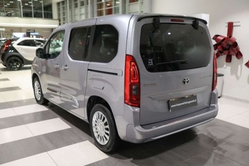 Toyota 2023 Toyota Proace City Verso City Verso 1.5 D-4D Business 1.5 Diesel 102KM, zdjęcie 3