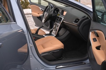 Volvo V40 II Hatchback Facelifting 2.0 D2 120KM 2018 VOLVO V40 INSCRIPTION PANORAMA SKÓRA AUTOMAT, zdjęcie 21