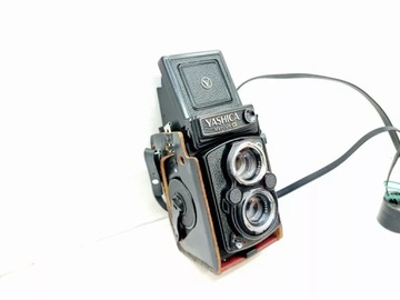 КАМЕРА YASHICA MAT-124G В КОРПУСЕ