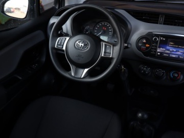 Toyota Yaris III Hatchback 5d Facelifting 2017 1.0 VVT-i 72KM 2019 Toyota Yaris 1.0 VVT-i, Klima, zdjęcie 6