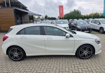 Mercedes Klasa A W176 Hatchback 5d Facelifting 180 122KM 2017 Mercedes-Benz Klasa A 1,6 Benzyna 122 KM GWARANCJA Zamiana Zarejestrowany, zdjęcie 2