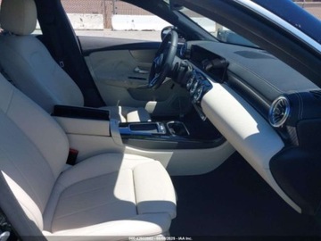 Mercedes CLA C118/X118 2025 Mercedes-Benz CLA 250 2025 2.0l 2.0 Benzyna 221KM, zdjęcie 9