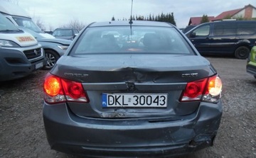 Chevrolet Cruze Sedan 1.8 16V DOHC 141KM 2013 Chevrolet Cruze 2013r, Salonowy, 1.8 BenzynaLPG. Lekko uszkodzony prawy ty, zdjęcie 17