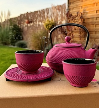 CZAJNIK żeliwny zaparzacz do herbaty Imbryk 0,8l Podkładka +2 Czarki 100ml