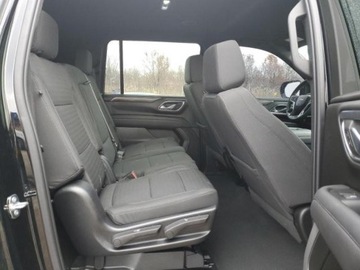 Chevrolet Suburban GMT900 2023 Chevrolet Suburban 2023, 5.3L, 4x4, LS, po gradobiciu 5.3 Benzyna 355KM, zdjęcie 9