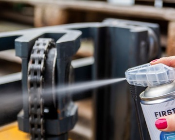 СМАЗКА ДЛЯ ЗАМКОВ, НАПРАВЛЯЮЩИХ, НАВЕСНЫХ ЗАМКОВ СПРЕЙ 400 МЛ