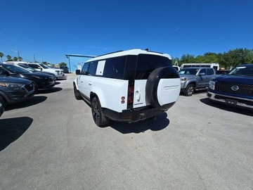 Land Rover Defender IV (L663) 2024 Land Rover Defender 130 X-Dynamic SE 2024 3.0 Benzyna 395KM, zdjęcie 1