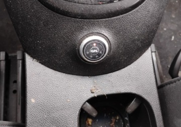 Chevrolet Orlando 1.8 141KM 2012 Chevrolet Orlando 2012r, 1.8 LPG. 7 osob. Uszkodzony lewy bok. Jezdzi., zdjęcie 15