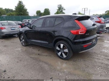 Volvo XC40 Crossover 2.0 T5 247KM 2020 Volvo XC 40 T5 Momentum 2020 2.0 Benzyna 248KM, zdjęcie 2