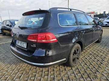 Volkswagen Passat B7 Variant 1.6 TDI CR DPF BlueMotion 105KM 2011 Volkswagen Passat 1,6 diesel 105KM nawigacja, zdjęcie 2