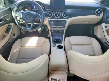 Mercedes CLA C117 2018 Mercedes-Benz CLA 250 2018 2.0 Benzyna 208KM, zdjęcie 3