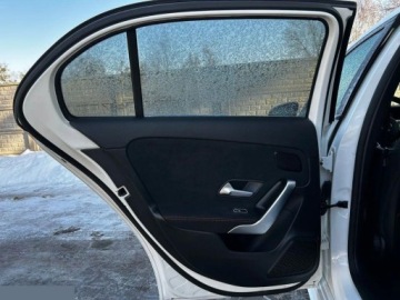 Mercedes Klasa A W177/V177 Hatchback 1.3 200 163KM 2021 Mercedes-Benz Klasa A 200 4-Matic AMG Line 8G-DCT 1.3 Benzyna 163KM 2021r, zdjęcie 17