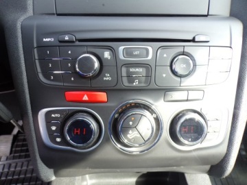 Citroen C4 II Hatchback 5d 1.6 e-HDi 114KM 2014 CITROEN C4 1.6 E-HDI AUTO Z NIEMIEC ZAMIANA, zdjęcie 10