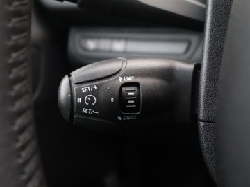 Peugeot 208 I Hatchback 5d Facelifting 1.2 PureTech 82KM 2019 Peugeot 208 1.2 PureTech, Salon Polska, zdjęcie 16