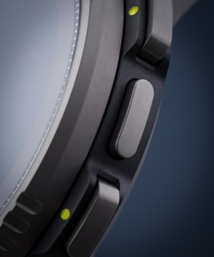 Умные часы Suunto Вертикальный титановый с солнечной батареей и GPS-приемником