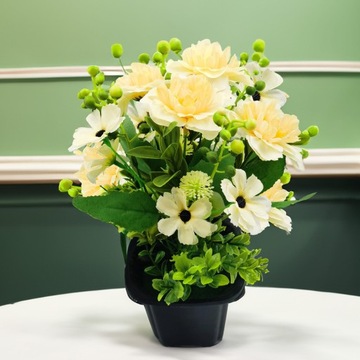 Искусственные цветы в горшке, украшение букета.