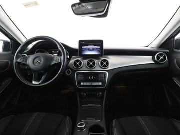 Mercedes GLA I Off-Roader Facelifting 1.6 200 156KM 2019 Mercedes GLA 200 Automat Navi Kamera cofania, zdjęcie 14