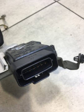 ZÁMEK DVEŘE PRAVÝ PŘEDNÍ JE III 6 PIN