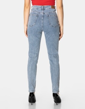 Jasne Spodnie Damskie Mom Jeans Dżinsy Zwężane Wysoki Stan Strecz 6700 W50