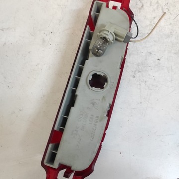 LAMPA STOPU TŘETÍ SVĚTLO STOP MAZDA 3 BK 02-07 BN8V51580