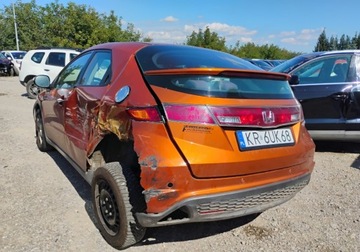 Honda Civic VIII 2008 Honda Civic 2008r, 1.4 Benzyna. Uszkodzony lewy tyl. Jezdzi 1.4 Benzyna, zdjęcie 3