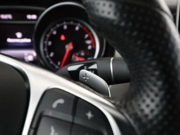 Mercedes Klasa A W176 Hatchback 5d Facelifting 180 122KM 2017 Mercedes A 180 AMG Line full LED Podg.fotele i, zdjęcie 29