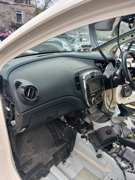 DESKA ROZDĚLOVAČE KOKPIT RENAULT CAPTUR 2015 ROK GB