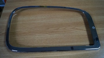 RAMKA REFLEKTORA PRAWA MERCEDES AXOR