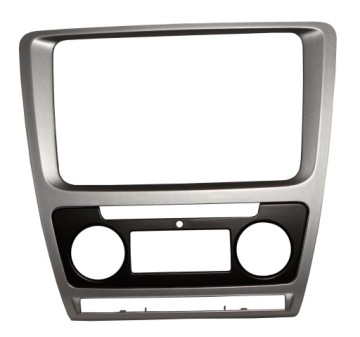 Маскирующая рамка на магнитолу Skoda Octavia 2010 г.в.