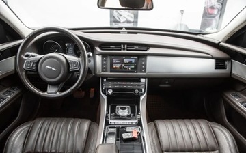Jaguar XF II Sedan 2.0 i4D 180KM 2016 Jaguar XF XF 2.0D 180KM Full Pano LEdy Skora Camera Navi Full ASO 2.0, zdjęcie 27