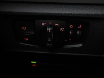 BMW Seria 1 F20-F21 Hatchback 5d Facelifting 2015 120d 190KM 2016 BMW 120 2.0d Automat Advantage Nawigacja, zdjęcie 33