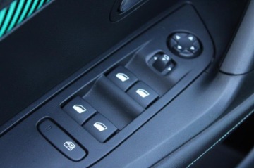 Peugeot 2008 II SUV 1.2 PureTech 130KM 2023 Peugeot 2008 Allure, zdjęcie 8