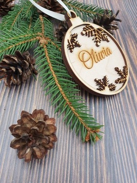 Деревянная безделушка с именем. Рождественское украшение.