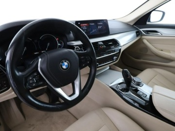 BMW Seria 5 G30-G31 Touring 520d 190KM 2018 BMW 520 4x4 automat pamorama full LED jasne skóry, zdjęcie 13