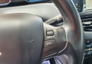 Peugeot 2008 I SUV Facelifting 1.2 PureTech 110KM 2016 Peugeot 2008 Panorama LED Nawigacja GetHelp 1.2 Benzyna 110KM, zdjęcie 19