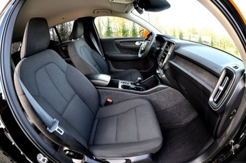 Volvo XC40 Crossover Facelifting 1.5 T2 129KM 2022 Volvo XC 40 1,5 Benzyna 130KM_T2_R Design_Full, zdjęcie 7