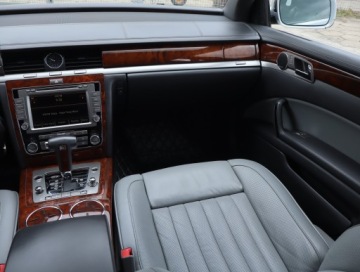 Volkswagen Phaeton 4.2 i V8 40V 335KM 2012 VW Phaeton 4.2 V8 , 4X4, Automat, VAT 23%, Skóra, zdjęcie 7