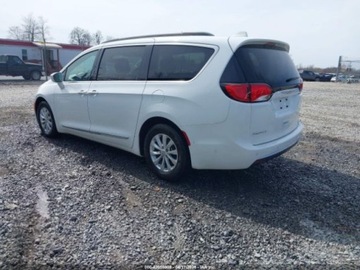 Chrysler Pacifica II 2017 Chrysler Pacifica Touring-L 2017 3.6l 3.6 Benzyna 287KM, zdjęcie 2