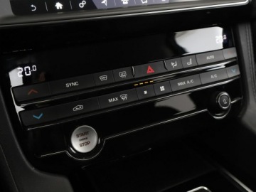 Jaguar F-Pace SUV 2.0 i4D 180KM 2018 Jaguar F-PACE 20d Automat AWD Prestige Navi, zdjęcie 26