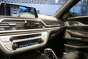 BMW Seria 7 G11-G12 Sedan 750i 450KM 2018 BMW Seria 7 Pneumat M Pakiet HeadUp Radar Dociagi Masaz Wentyl Harman Bezwp, zdjęcie 20