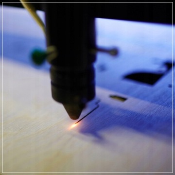 ПЕРСОНАЛИЗИРОВАННЫЙ ПОДАРОК ​​НА ДЕНЬ РОЖДЕНИЯ 18-99 ГРАВИРОВКА ДЕРЕВО - ПОЛЬСКАЯ РУЧНАЯ РАБОТА