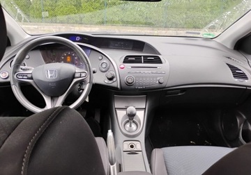 Honda Civic VIII Hatchback 3d 1.4 i-VTEC 100KM 2009 Honda Civic 2009r, 1.4 Benzyna. Lekko uszkodzony lewy bok. Jezdzi. 1.3, zdjęcie 5